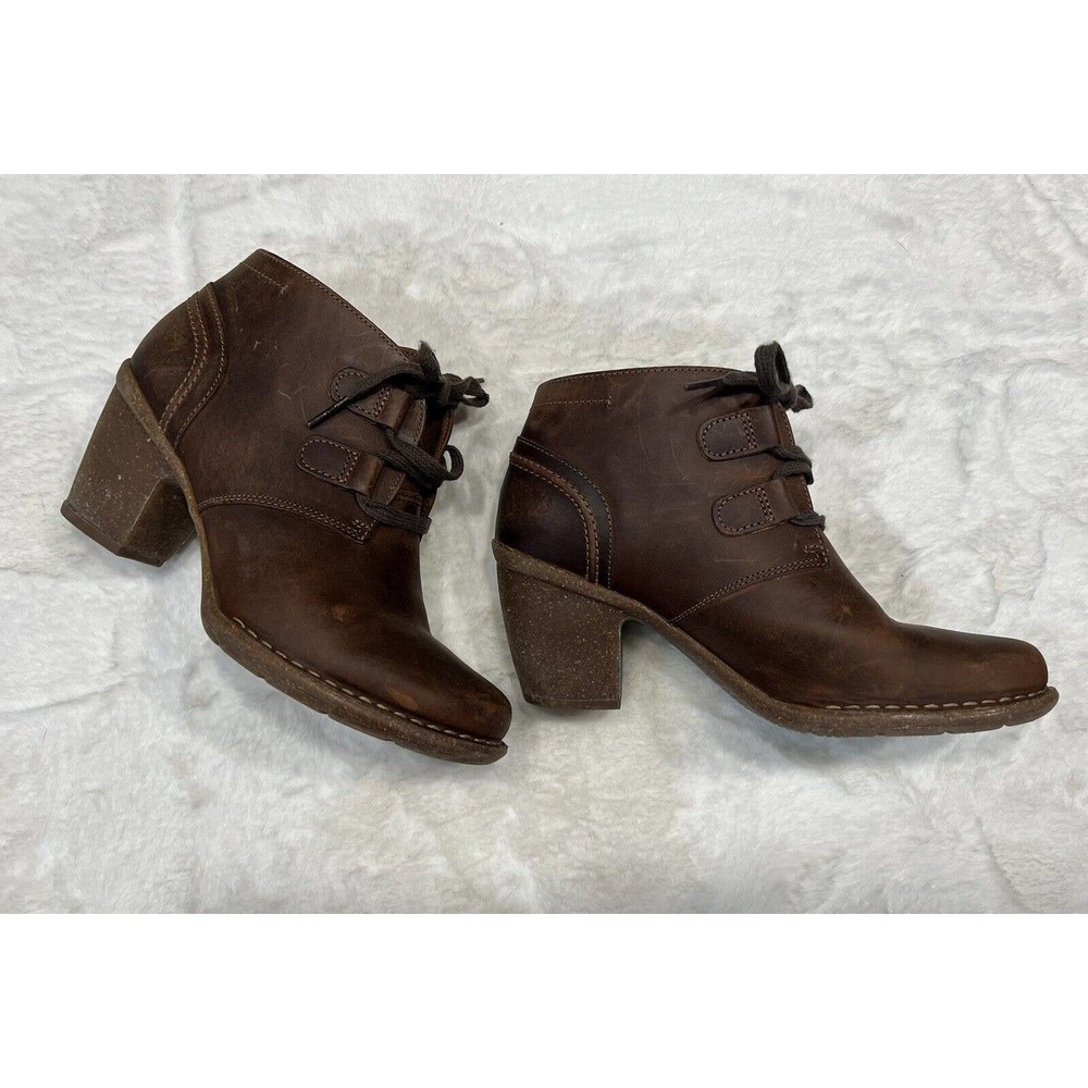 Clarks Carleta Lyon Ankle Boots 8M Brown Oiled Nubuck Leather Block Heel New